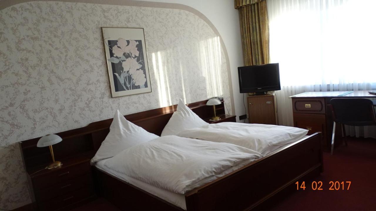 Bed & Breakfast Hotel Helga Hein Düsseldorf Exteriör bild