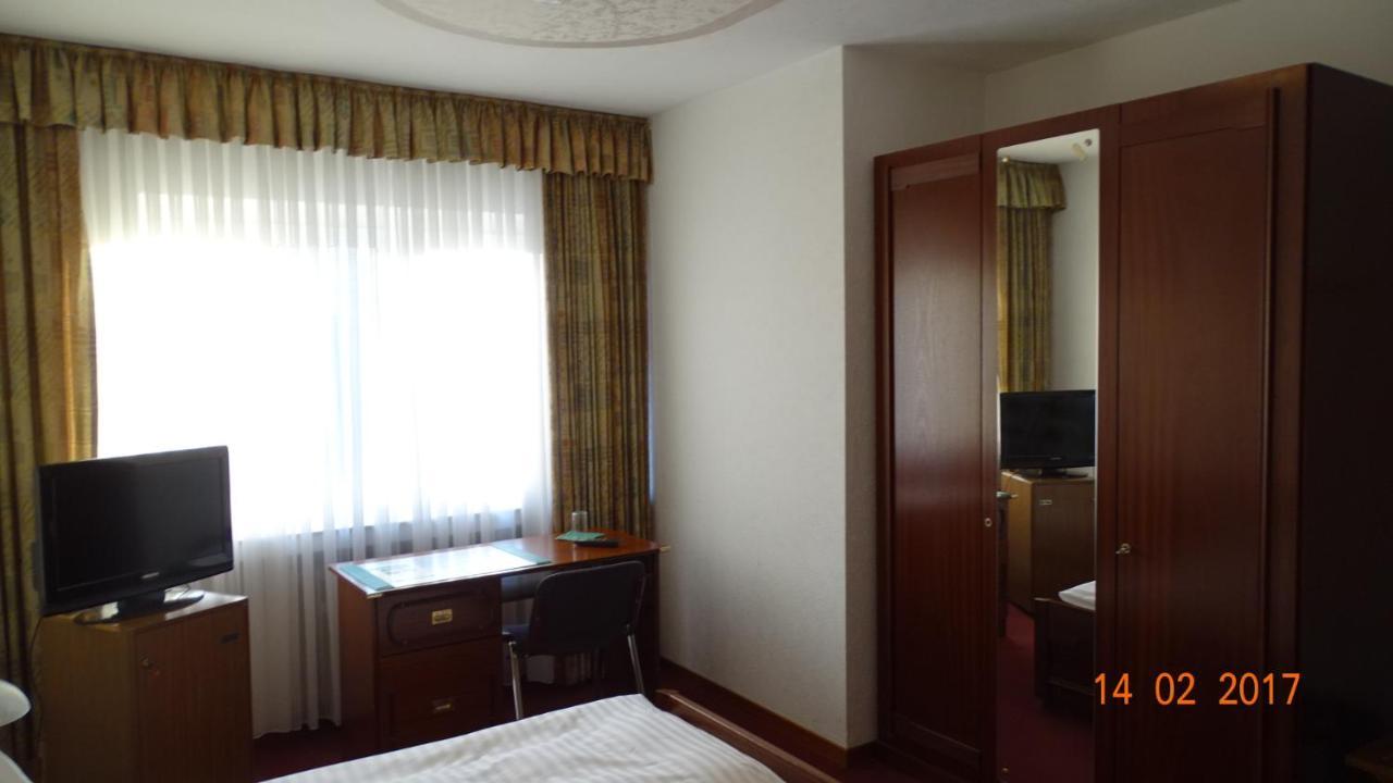 Bed & Breakfast Hotel Helga Hein Düsseldorf Exteriör bild